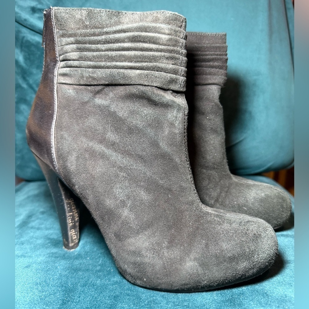 Gianni Bini Elegant Black Suede Ankle Boots, size 6